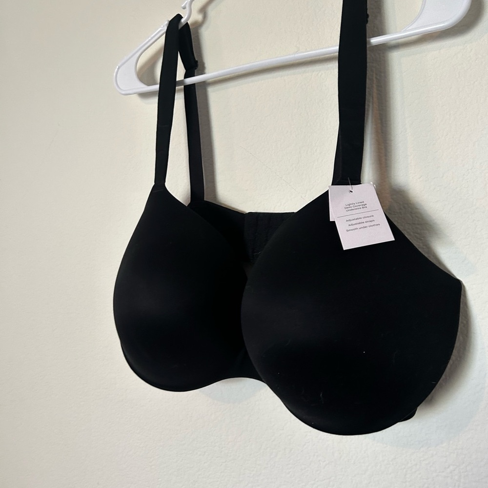 NWT Auden 44D Lightly Lined
Demi Coverage
Underwire Bra